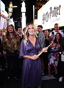 Sarah Jessica Parker Helps Celebrate "Harry Potter and the Cursed Child" Global Expansion with The Biggest Times Square Takeover On Record
