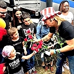 Bret Michaels, Music Icon, To Receive Humanitarian Of The Year Award At This Year's Hollywood Christmas Parade